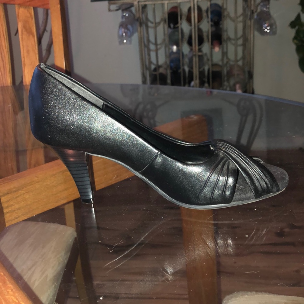 Heels - Picture 4 of 5
